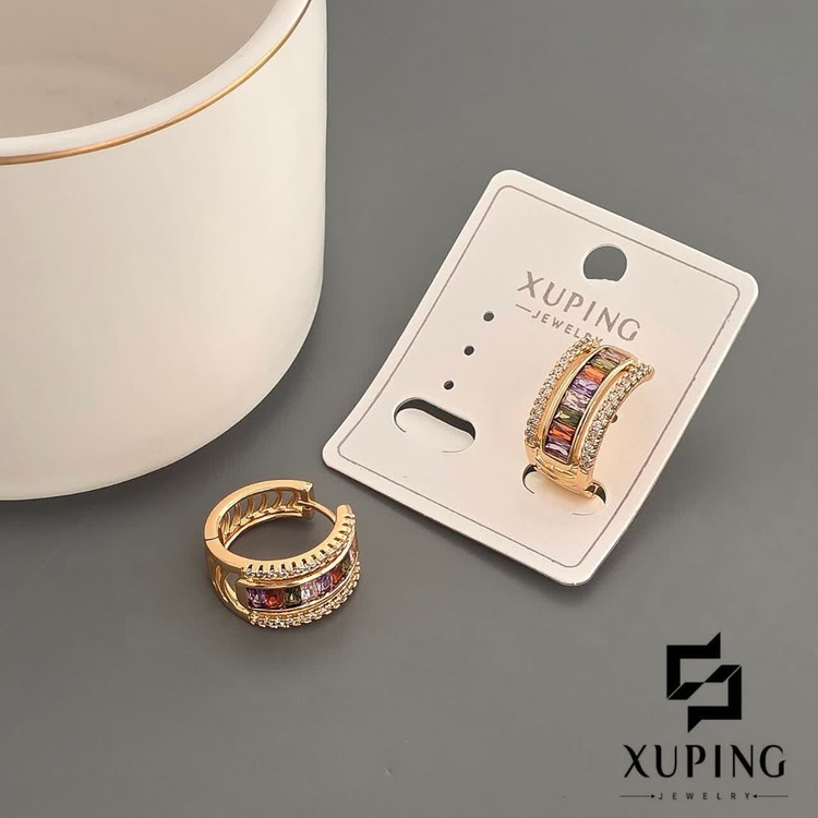 گوشواره حلقهای ویکتوریا طلایی با نگین باگت چندرنگ و نگینهای سفید، روی کارت برند XUPING