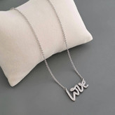 گردنبند زنجیری ظریف با پلاک نوشته Love تمام نگینکاری شده در دو رنگ طلایی و نقرهای