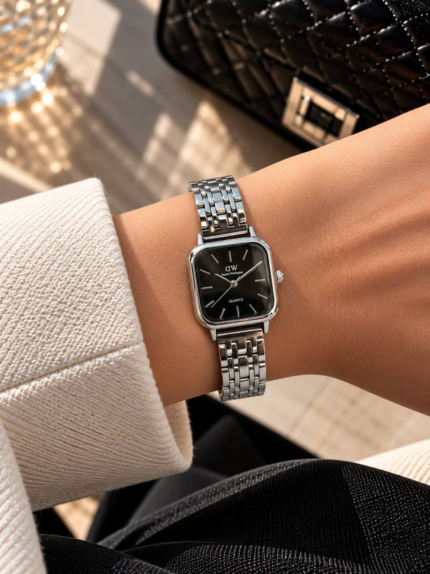 کالکشن ساعتهای مچی زنانه ظریف طرح دنیل ولینگتون DW با قاب مربعی استیل نقرهای و تنوع رنگهای صفحه آبی تیفانی، نقرهای، سبز، صورتی، مشکی و یاسی گالری آریسا